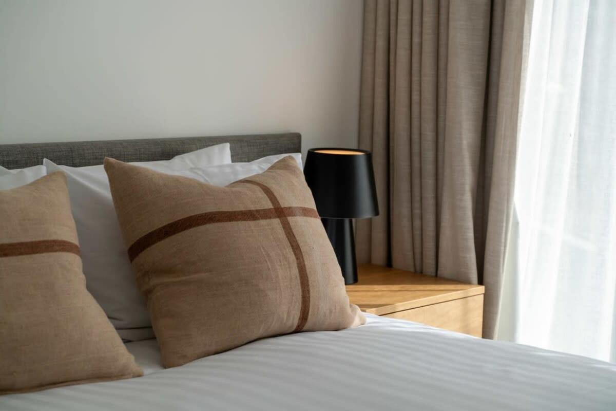 Alps And Lake Retreat Wanaka Albert Town Exterior foto