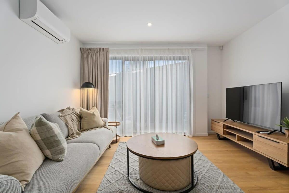 Alps And Lake Retreat Wanaka Albert Town Exterior foto