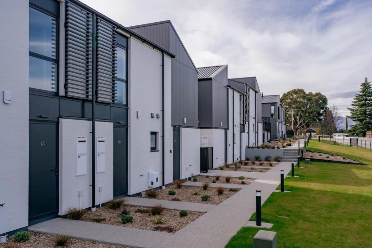 Alps And Lake Retreat Wanaka Albert Town Exterior foto